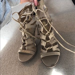 Comfortable, tie up heels